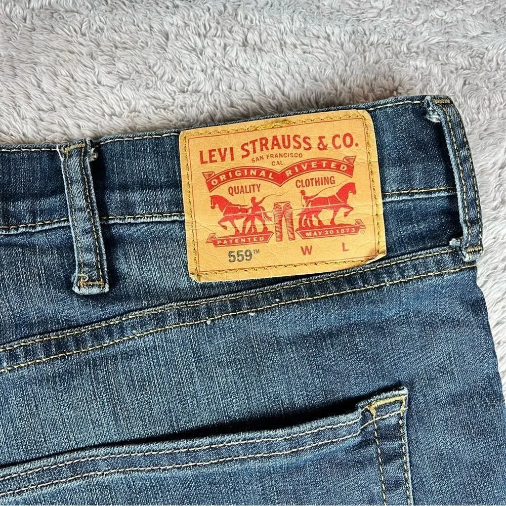 Levis 559 48 x 30 Relaxed Fit Straight Leg Blue‎ Jeans 100% Cotton Medium Wash